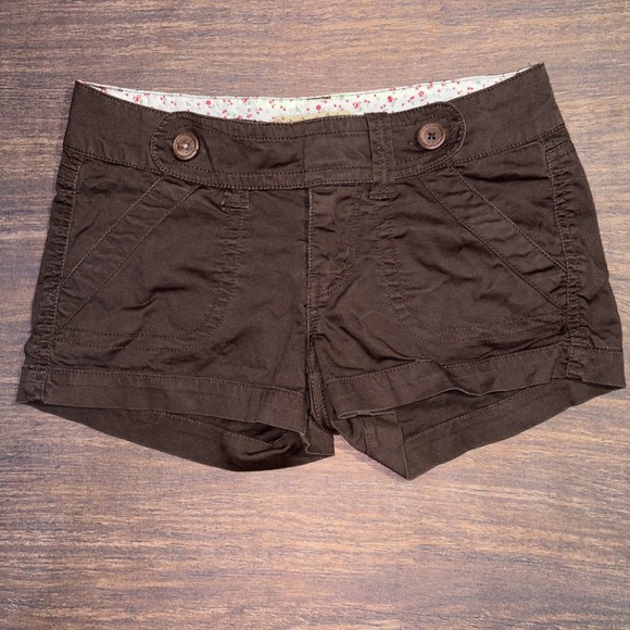 Jalate Pants - Y2K Jalate Low Rise Women's Shorts Size 3 Brown Decorative Buttons